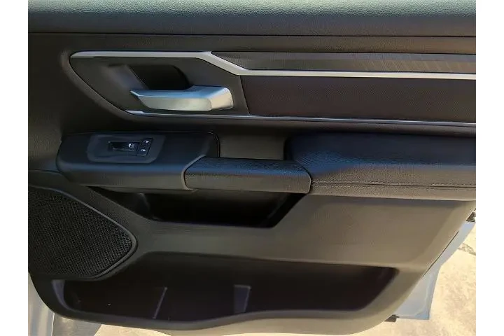 $39025 : Ram 1500 2025 4x4 Big Horn 4 image 9