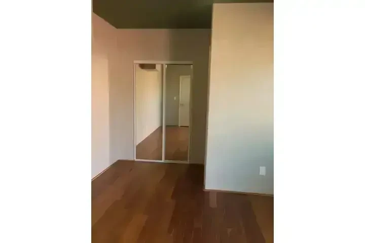 DOWNEY RENTO CUARTO CON BAÑO image 6