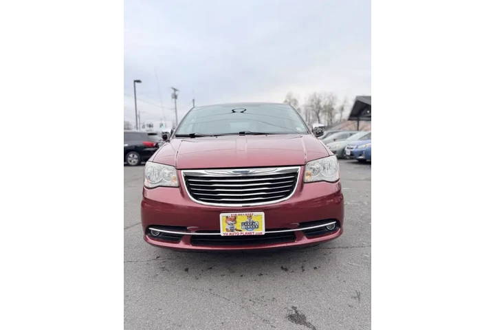 $11500 : 2012 Town and Country Touring image 4