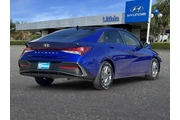 $17777 : Hyundai ELANTRA 2024 SEL 4dr thumbnail
