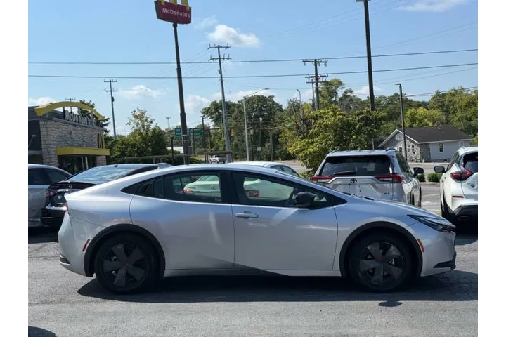 $20995 : 2023 Prius LE image 10