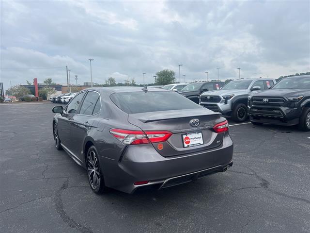 $20411 : PRE-OWNED 2019 TOYOTA CAMRY SE image 5