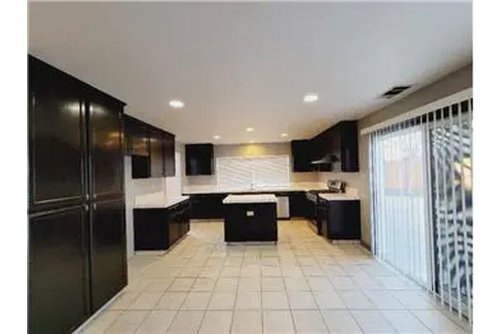 $3500 : Rental property with 4 bedro image 5