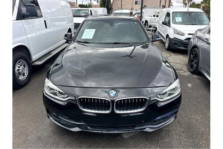 $13997 : 2017 3 Series 330i image 3