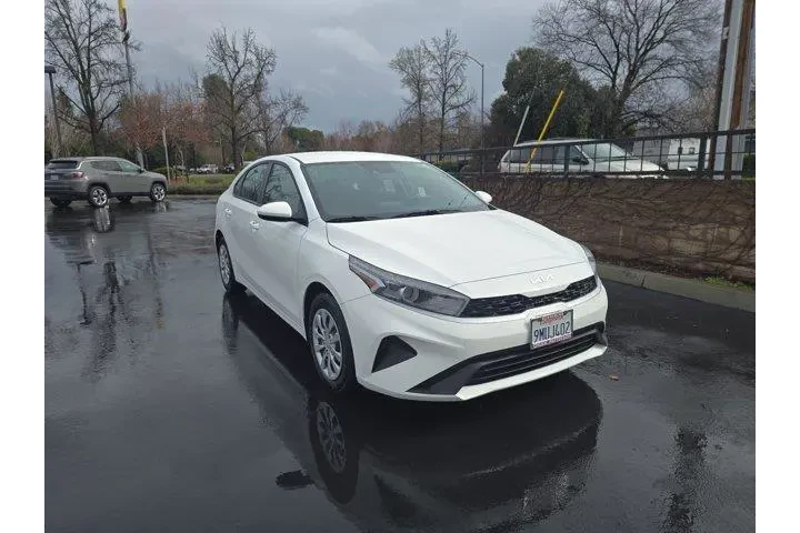 $19995 : Kia Forte 2024 LX 4dr Sedan image 1