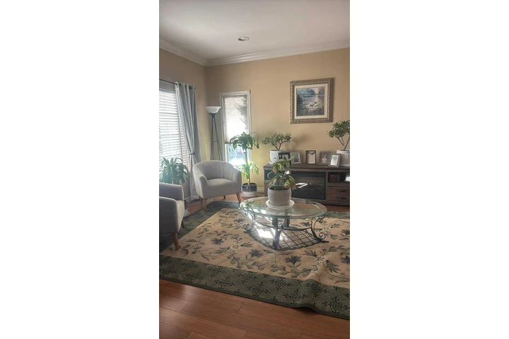 $1000 : Cuarto De Renta Corona image 4