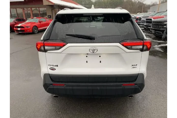 $32935 : Toyota RAV4 2023 AWD XLE 4dr image 8