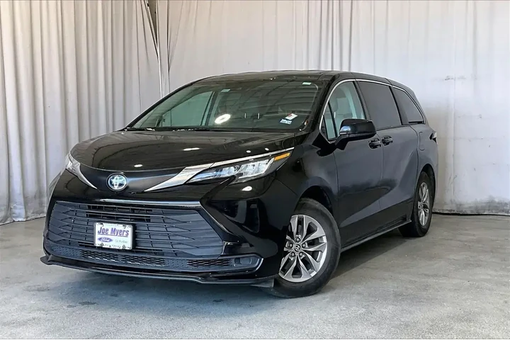 $31891 : Toyota Sienna 2022 LE 8-Pass image 2