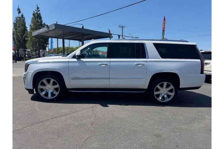 $27998 : 2019 Escalade ESV Luxury image 10