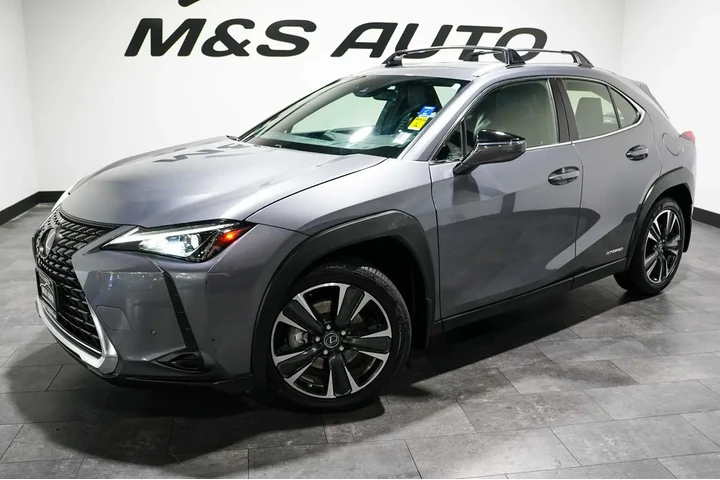 $26595 : 2021 UX 250h image 2