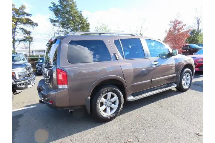 $10000 : Nissan Armada 2014 4x4 SV 4d image 5