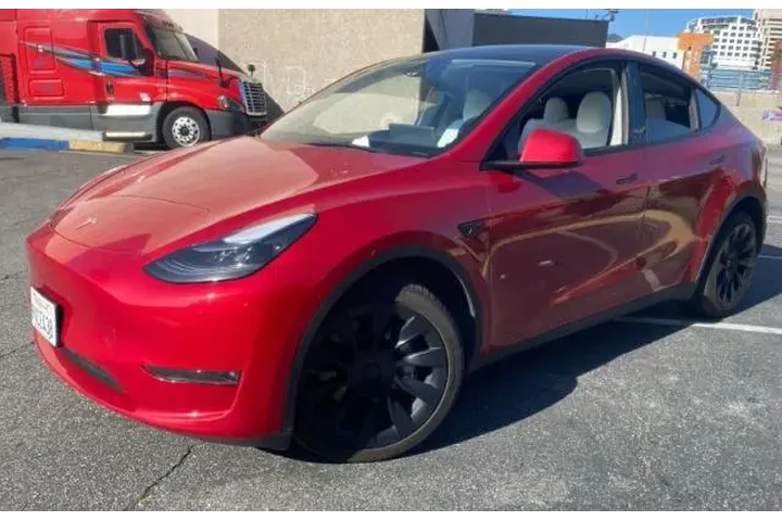 $33000 : Tesla Model Y 2023 AWD 4dr C image 1