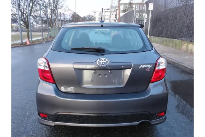 $9450 : 2012 Matrix L image 6