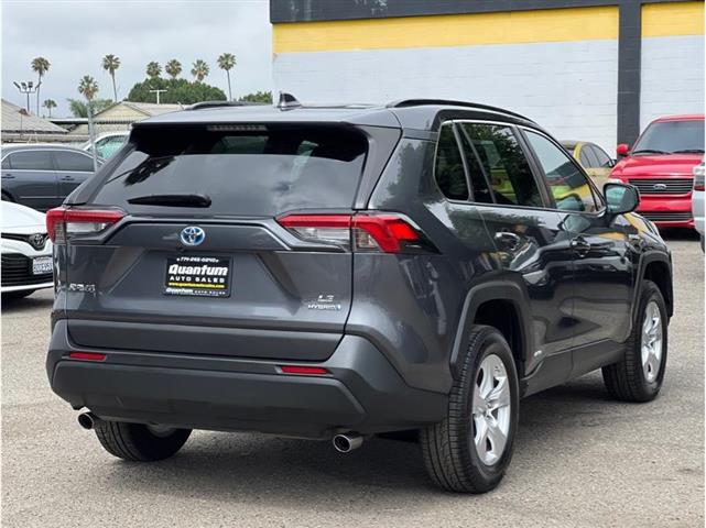 2019 Toyota RAV4 XLE Sport image 4