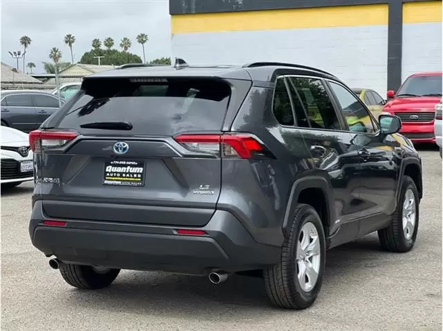 2019 Toyota RAV4 XLE Sport image 4