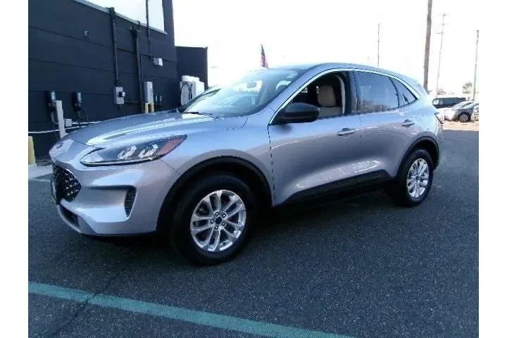 $22823 : Ford Escape 2022 AWD SE 4dr image 1