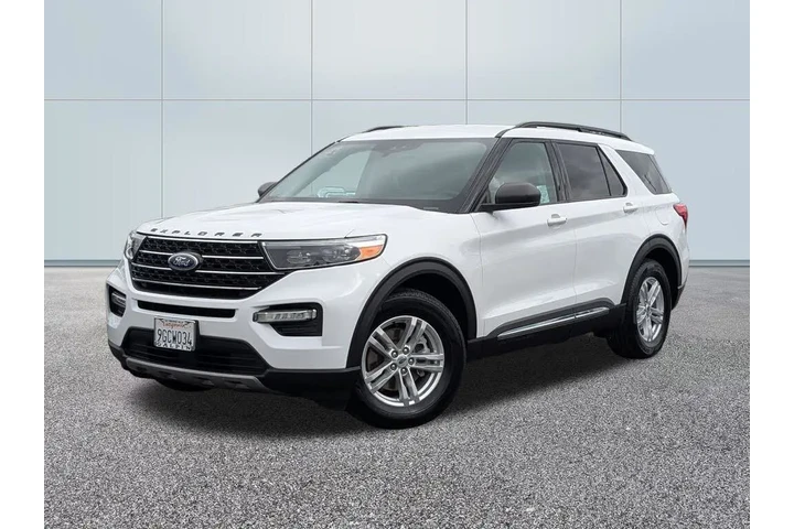 $29985 : Ford Explorer 2023 XLT 4dr S image 1