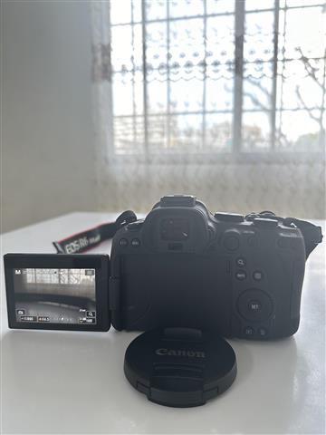 $2700 : CANON - EOS R6 MARK II image 2