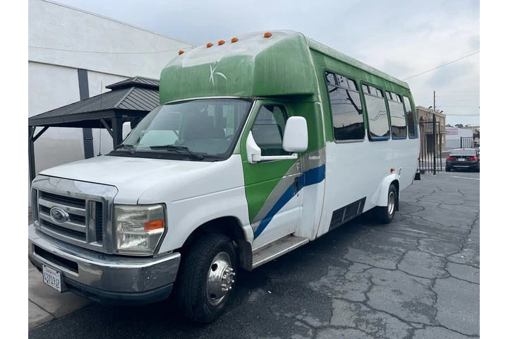 $8500 : Ford E-450 Super Duty Bus image 1