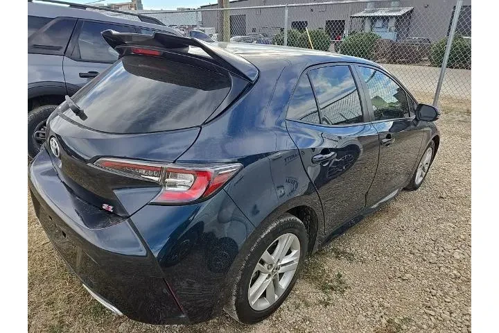 $17329 : Toyota Corolla Hatchback 202 image 3