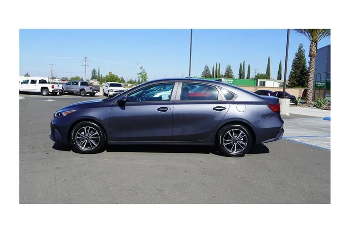 $18984 : 2023 Forte LXS image 9