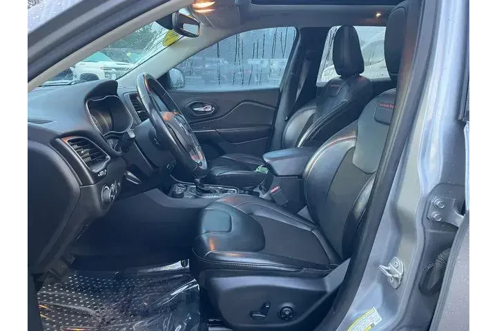 $18401 : Jeep Cherokee 2020 4x4 Trail image 2