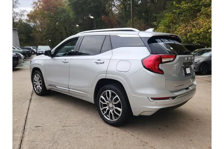 $28403 : GMC Terrain 2022 AWD Denali image 8