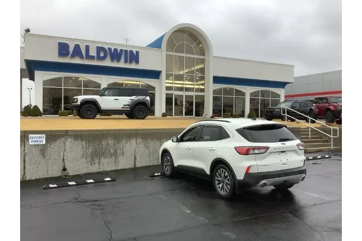 $15950 : Ford Escape 2020 AWD Titaniu image 5