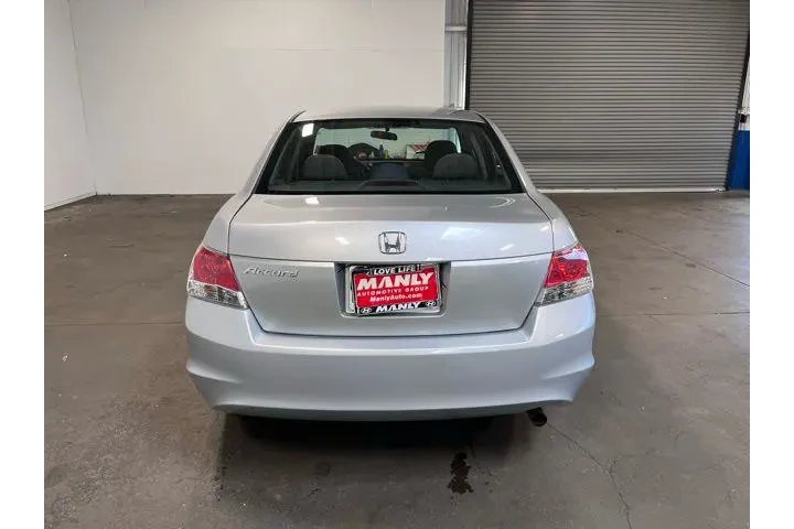 $9488 : Honda Accord 2010 LX 4dr Sed image 4