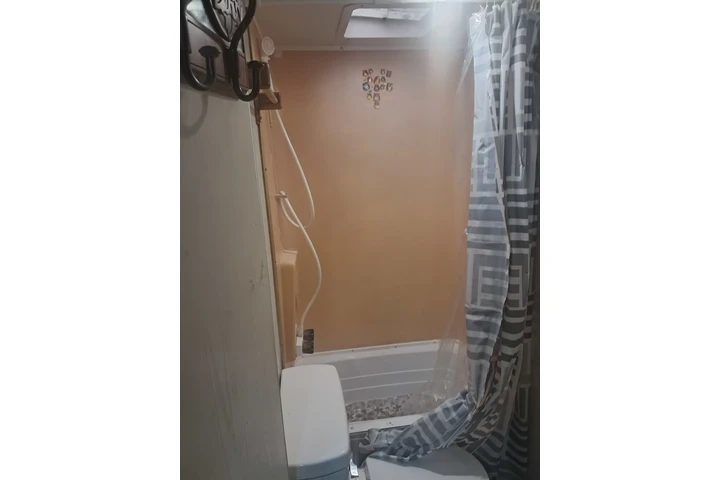 $950 : EFFICENCE .TRAILER RV image 3