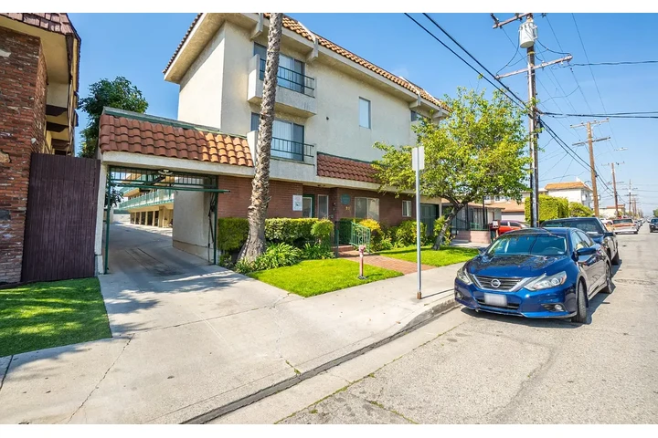 $1850 : Granada 1 Bd 1 Bath $1,850 image 10