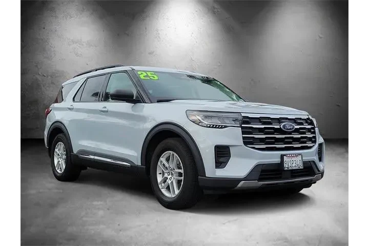 $39995 : Ford Explorer 2025 Active 4d image 2
