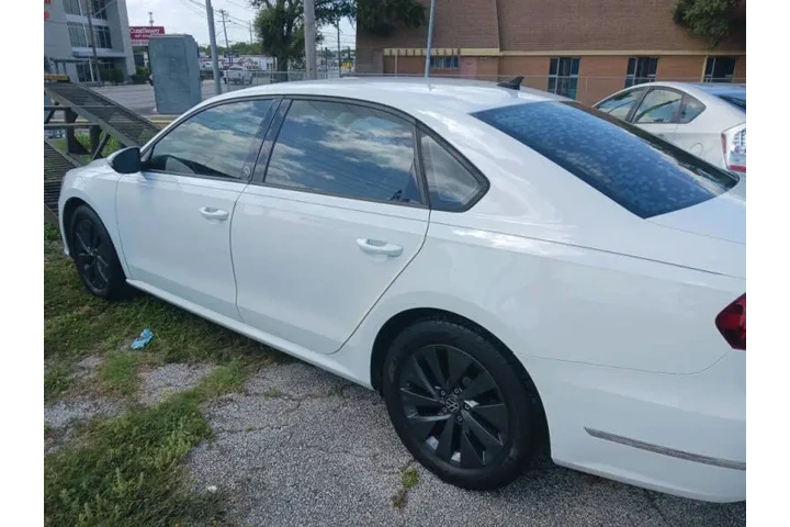 $13900 : 2019 Passat Wolfsburg image 3