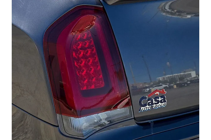 $32995 : Chrysler 300 2022 S V8 4dr S image 9