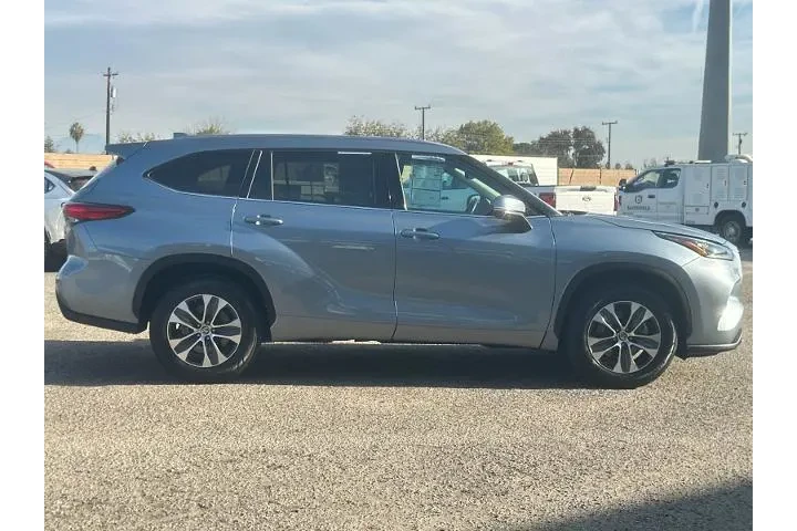 $27990 : Toyota Highlander 2020 XLE 4 image 2