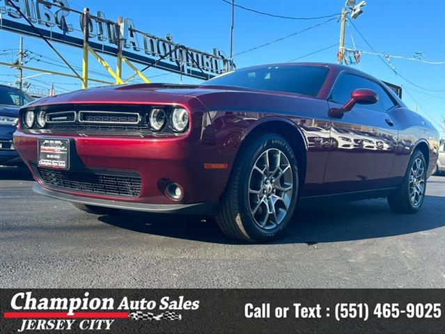 Used 2017 Challenger GT Coupe image 1