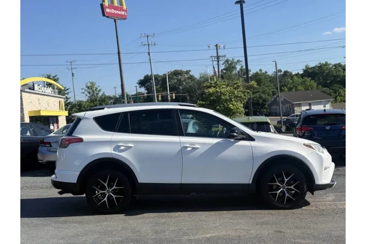 $17995 : 2016 RAV4 SE image 5