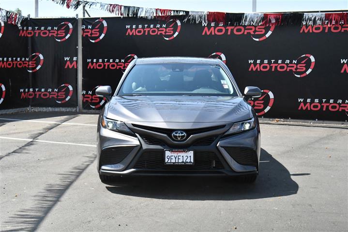 $25895 : Camry SE Sedan 4D image 2