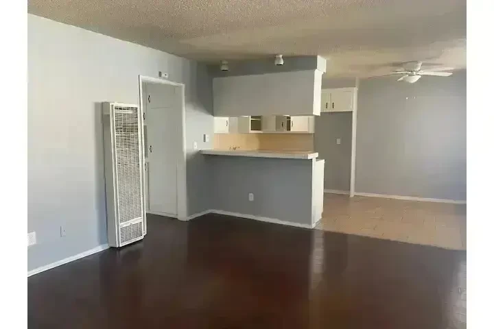 $1795 : HAWTHORNE Y INGLEWOOD A image 5