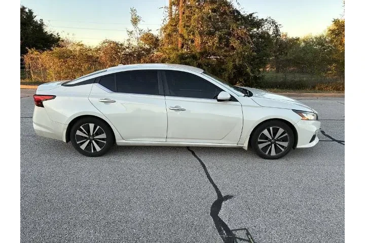 $15000 : Nissan Altima 2022 2.5 SV 4d image 1