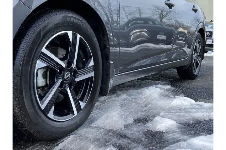 $18050 : Nissan Sentra 2025 SV 4dr Se image 9