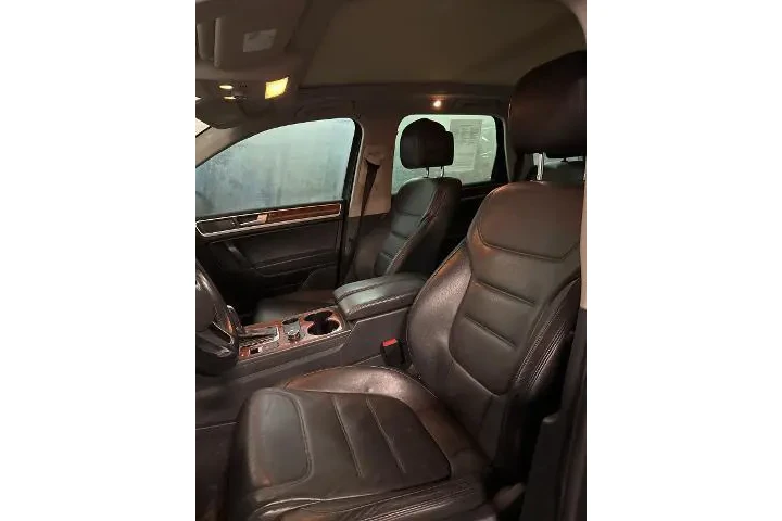 $6996 : Volkswagen Touareg 2012 AWD image 2