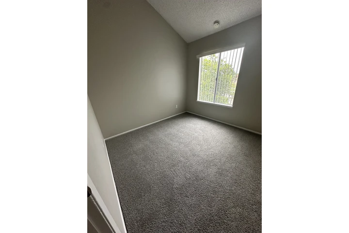 $1000 : CUARTO EN SOUTH WHITTIER image 1