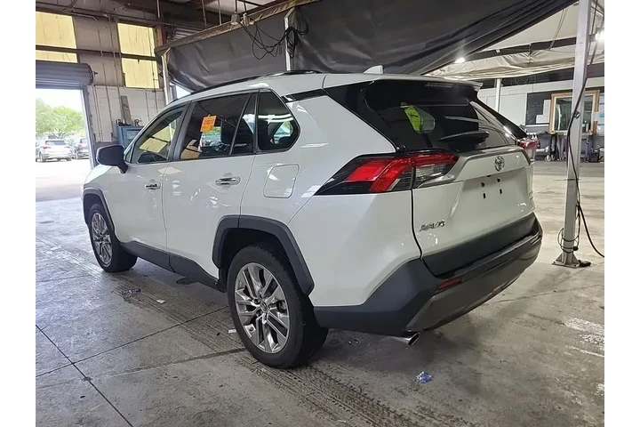 $26490 : Toyota RAV4 2019 AWD Limited image 4