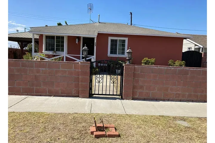 $1880 : Location, location, location. image 1