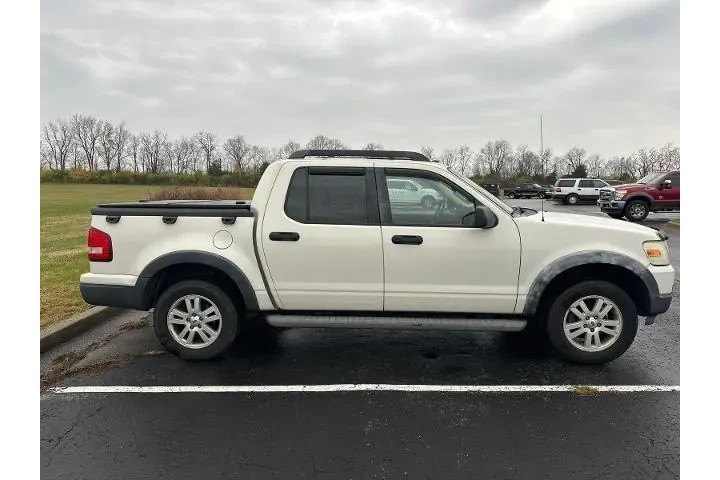 $3000 : Ford Explorer Sport Trac 201 image 9