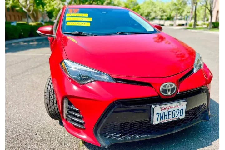 $15995 : 2017 Corolla SE image 1
