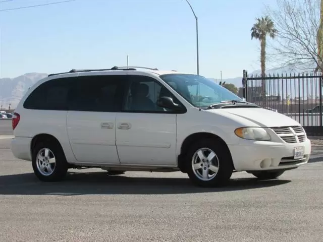 $5995 : 2005 Grand Caravan SXT image 1