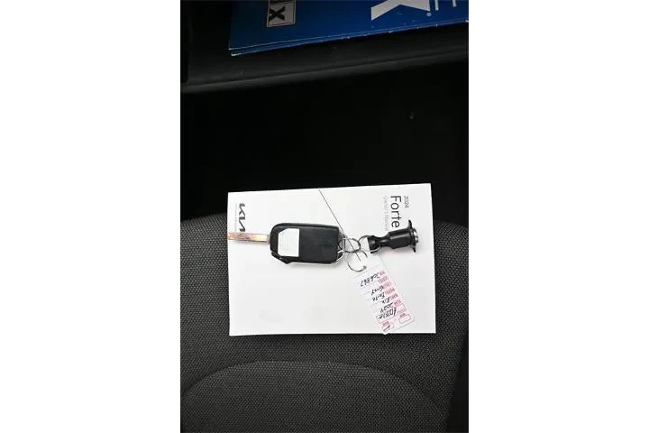 $17585 : Kia Forte 2024 LXS 4dr Sedan image 9