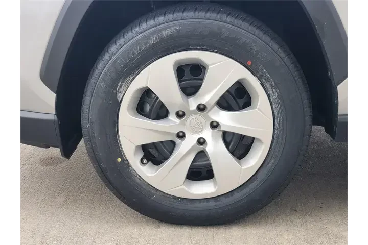 $25498 : Toyota RAV4 2024 AWD LE 4dr image 10